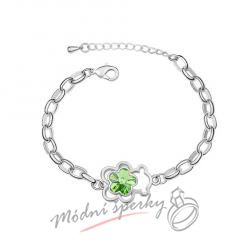 Náramek s krystaly Swarovski Elements medvídek s květinou zelenou